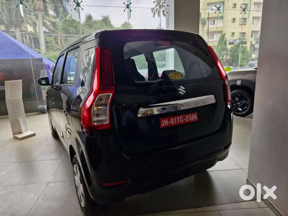 Car Starting On Road Price 4 Lakh New