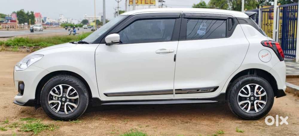 Maruti Suzuki Swift Vxi + Manual, 2024, Petrol