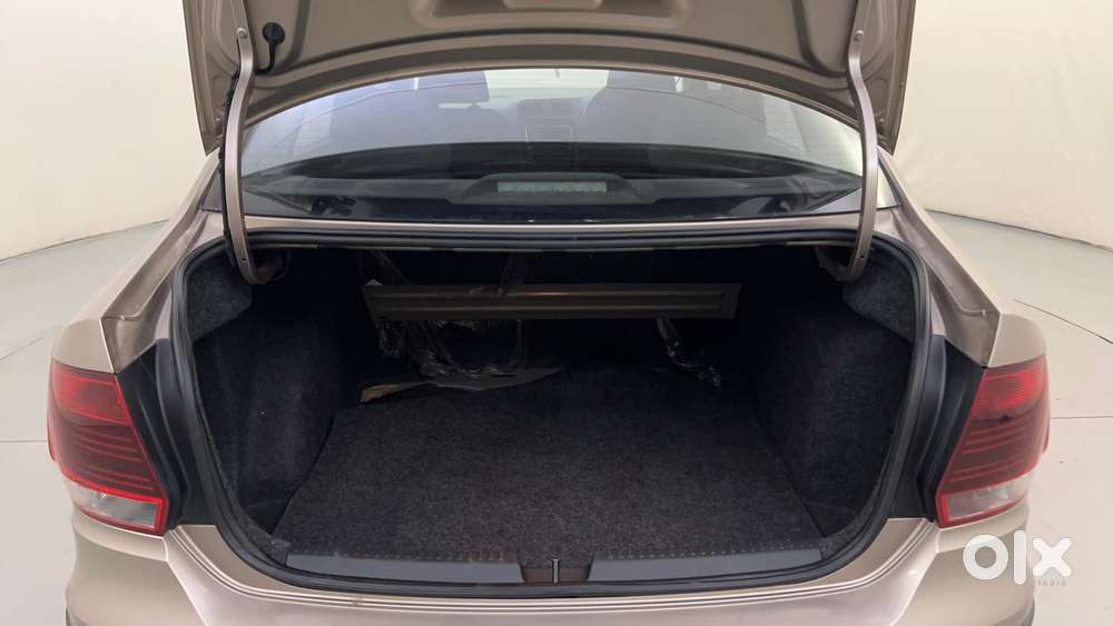 Volkswagen Vento 1.6 Highline, 2016, Petrol