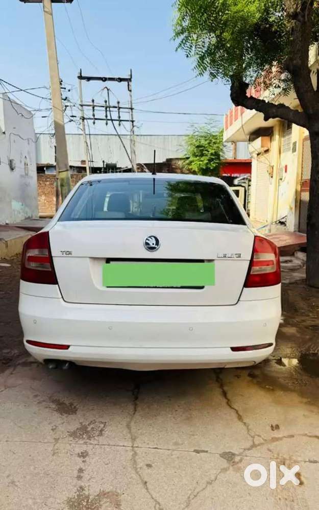 Skoda Laura Elegance 2012 Km Driven 100000