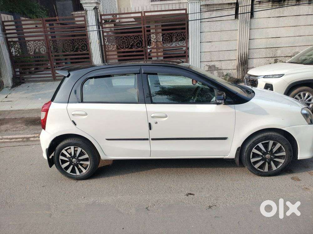 Toyota Etios Liva Vx Dual Tone, 2018, Petrol