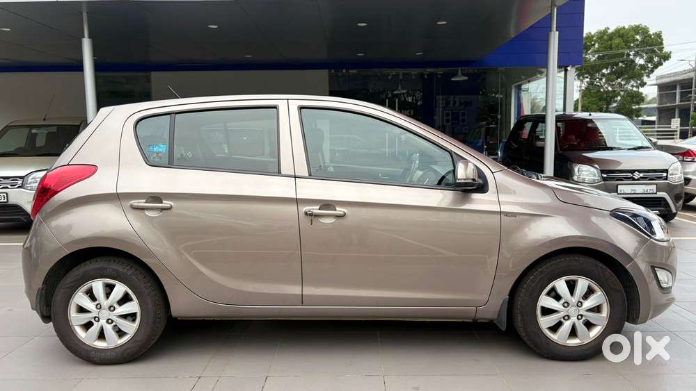 Hyundai I20 2010-2012 1.4 Asta At With Avn, 2012