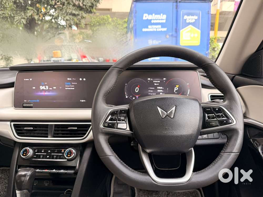 Mahindra Xuv700 2.0 Ax 7 Petrol At Str, 2022, Petrol