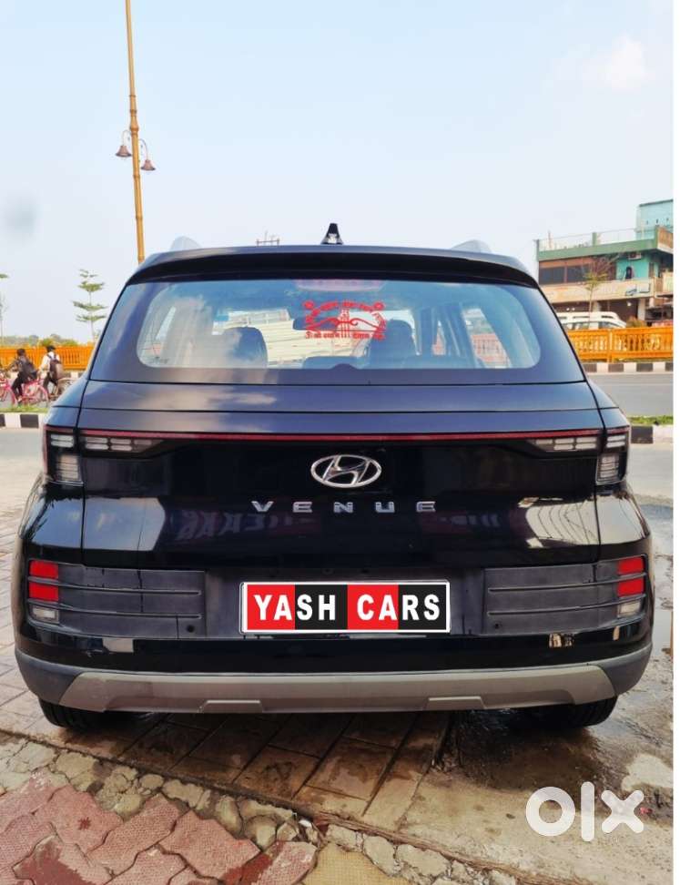 Hyundai Venue 1.2 S (o), 2024, Petrol