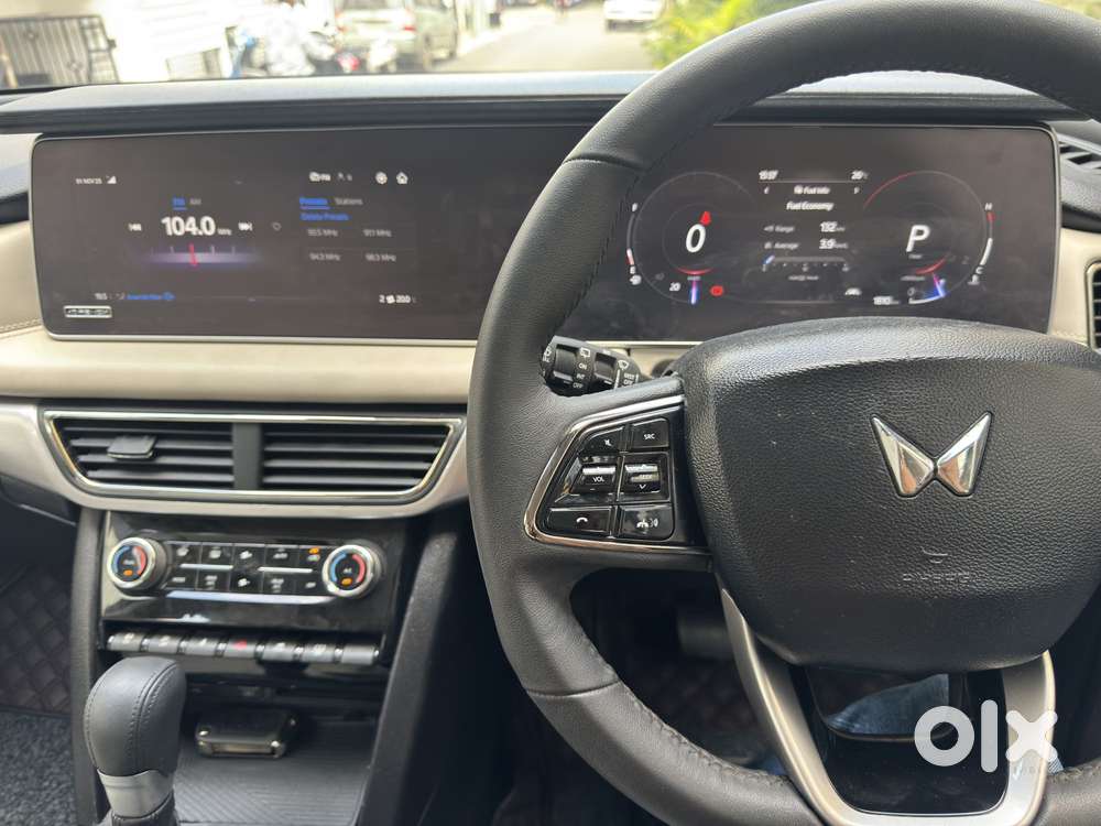 Mahindra Xuv700 2.0 Ax 7 Petrol At Str, 2024, Petrol