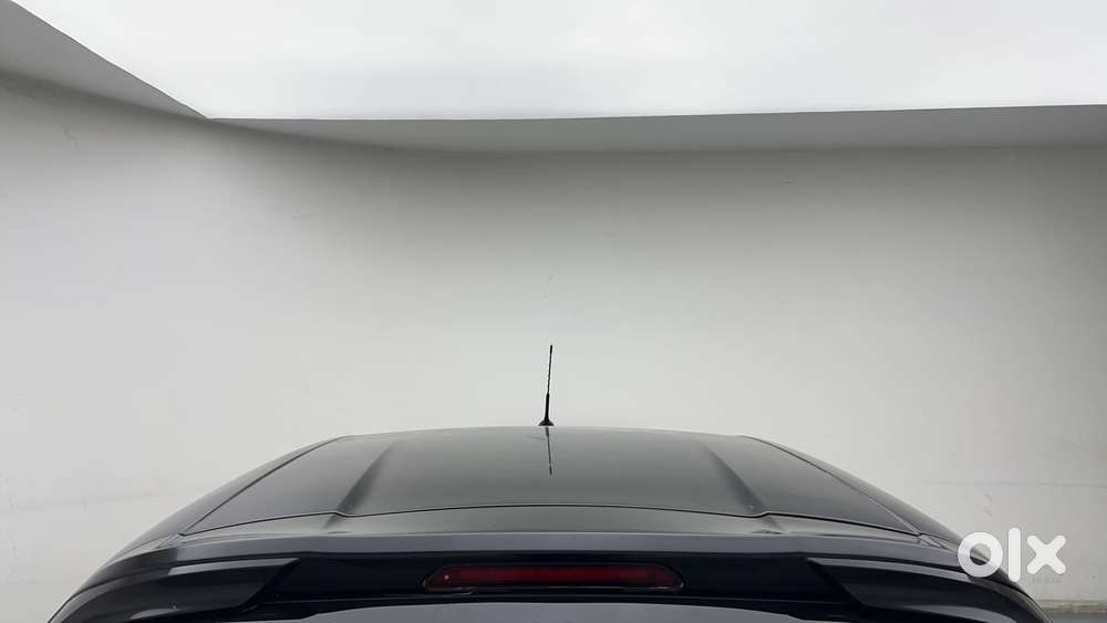 Tata Altroz 1.2 Xza Plus Dark Edition Dct, 2022, Petrol