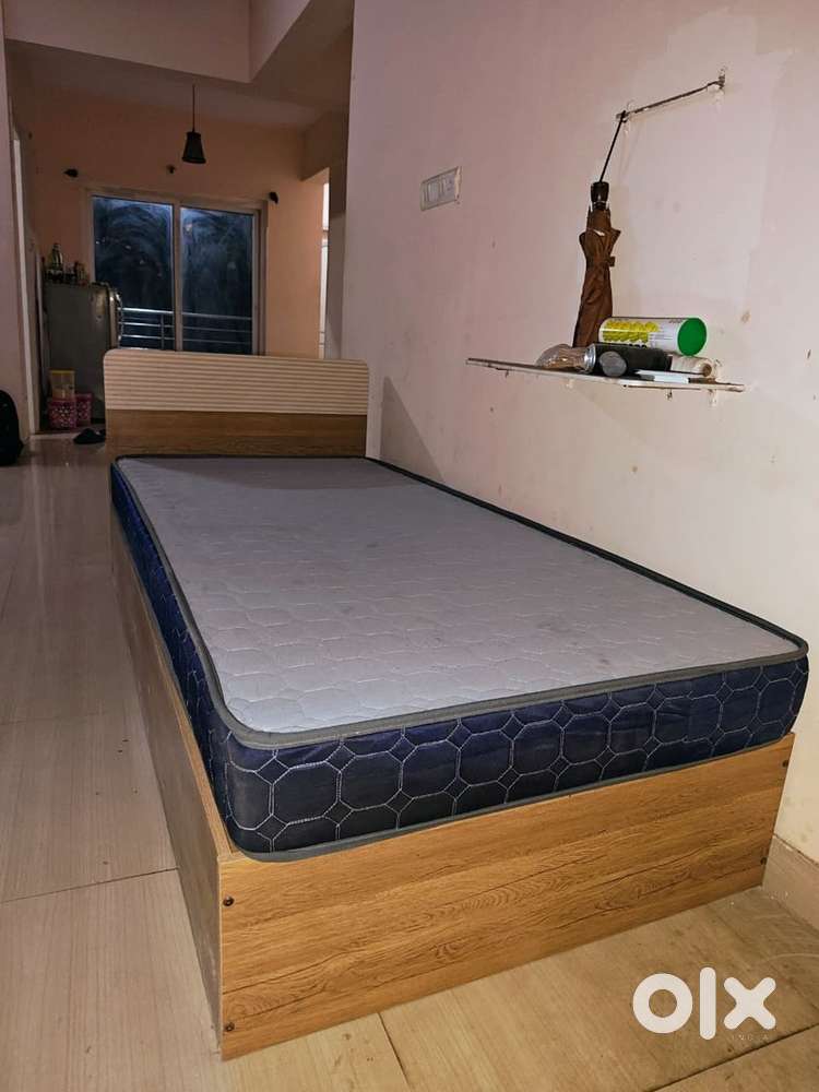 Bed cot with mattress