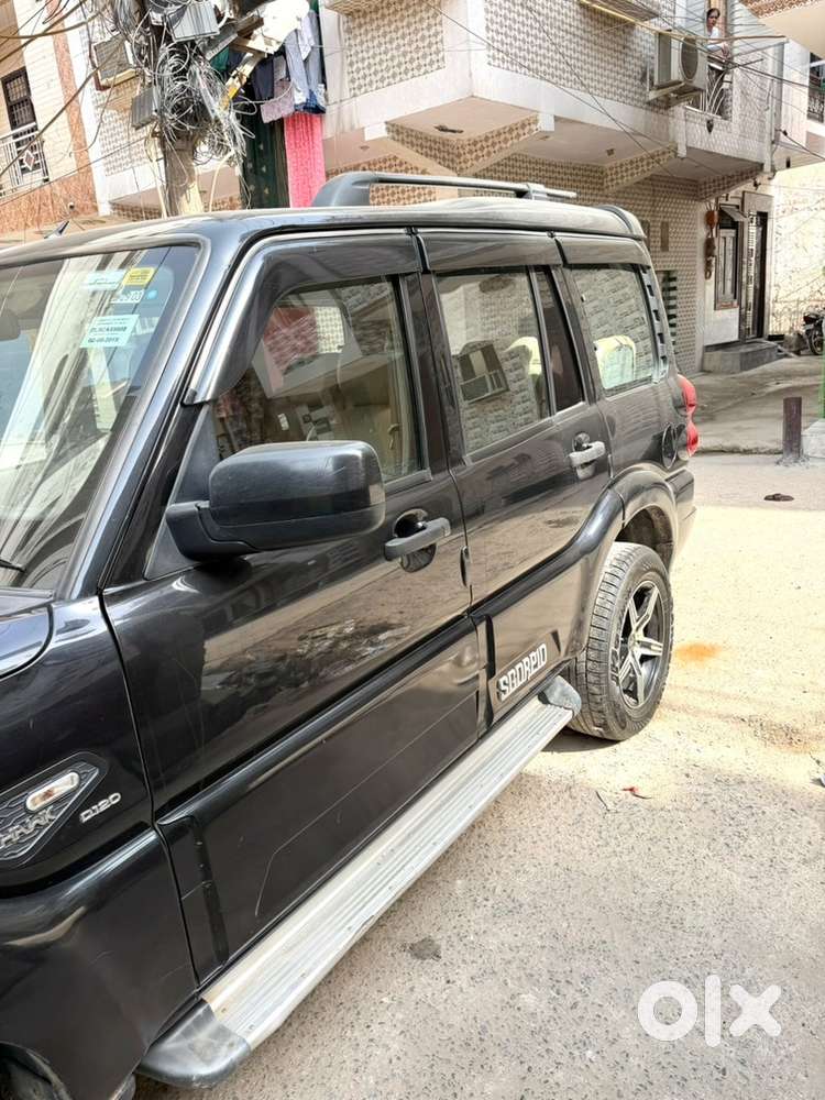 Black Mahindra Scorpio 2019