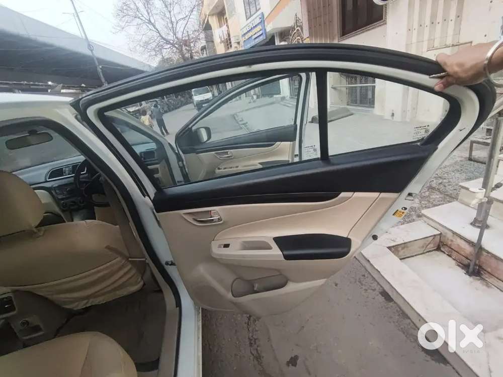 यह गाड़ी देखने ओर चलने में बहुत मस्त है