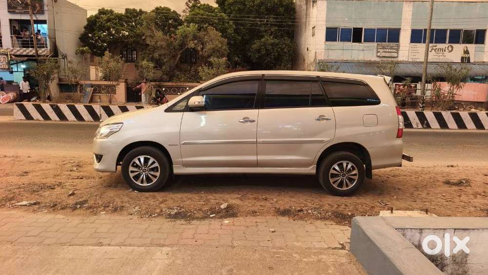 Toyota Innova 2.5 V 8 Str, 2012, Diesel