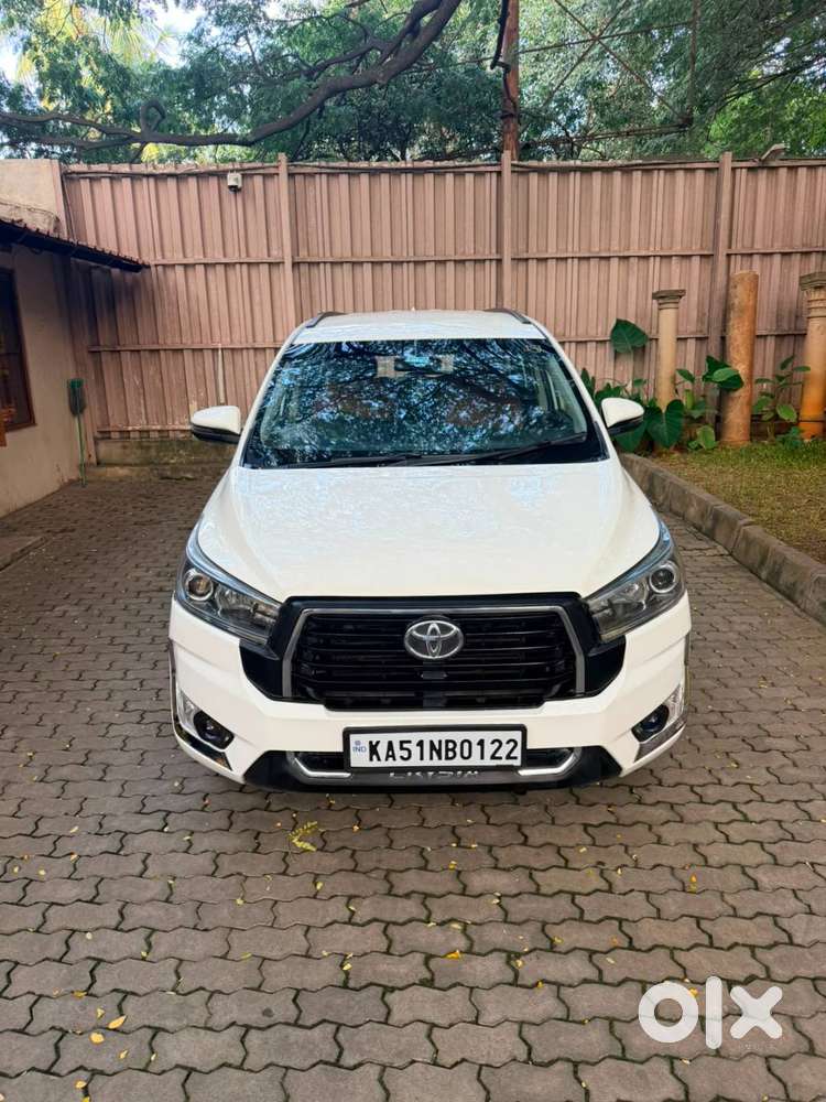 For Sale: Toyota Innova Crysta 2.4 G Diesel (7-seater Captain Seats)