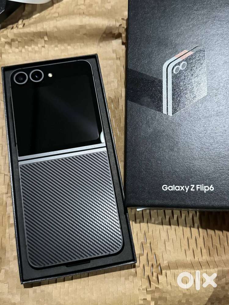 Samsung Galaxy Z Flip 6 256GB Crafted Black with Bill Box for