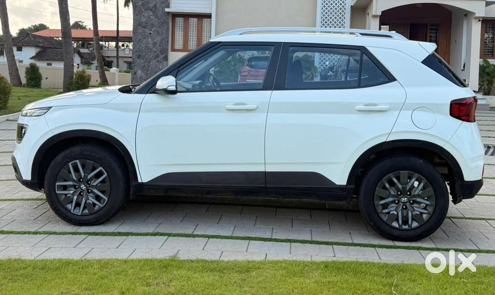 Hyundai Venue 2022 Diesel 135000 Km Driven