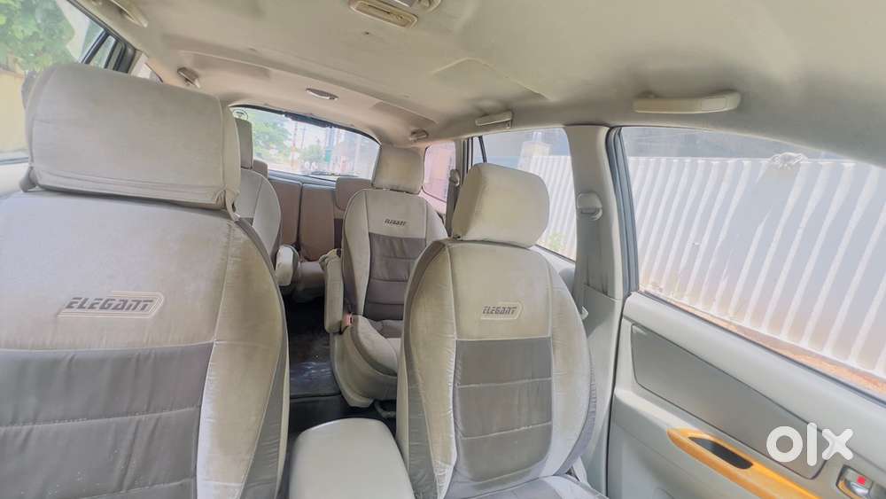 Toyota Innova Diesel 2011 2.5 V Bucket Seats