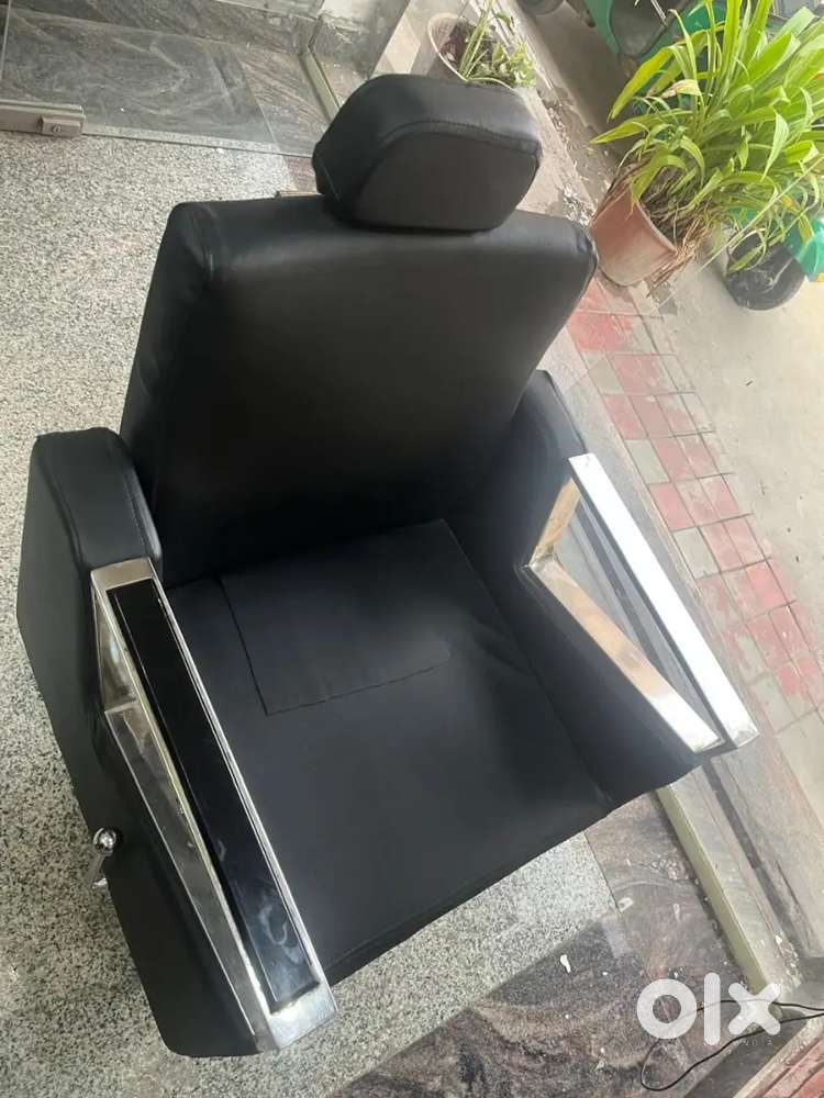 Salon chair
