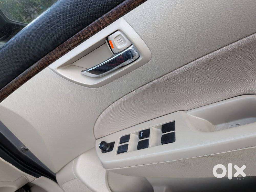 Maruti Suzuki Swift Dzire 1.2 Vxi Bsiv, 2014, Petrol