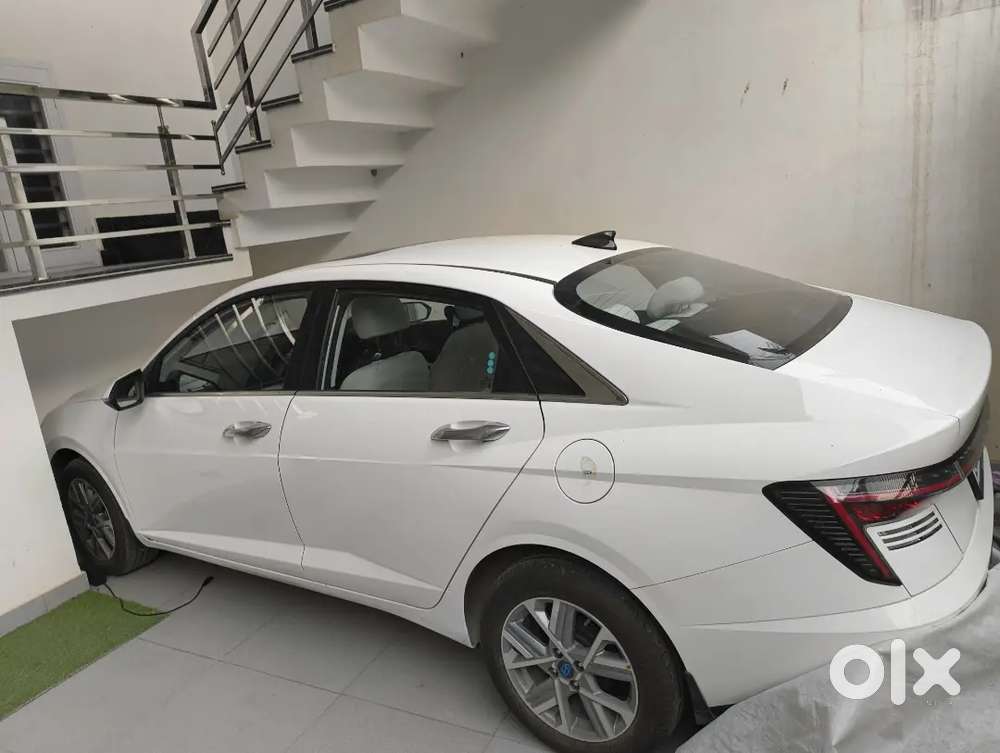 Hyundai Verna Sx Manual White Polar Colour 2024 Petrol Well Maintained