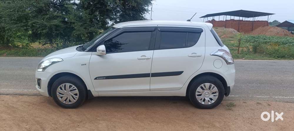 Maruti Suzuki Swift Vxi Optional, 2015, Petrol