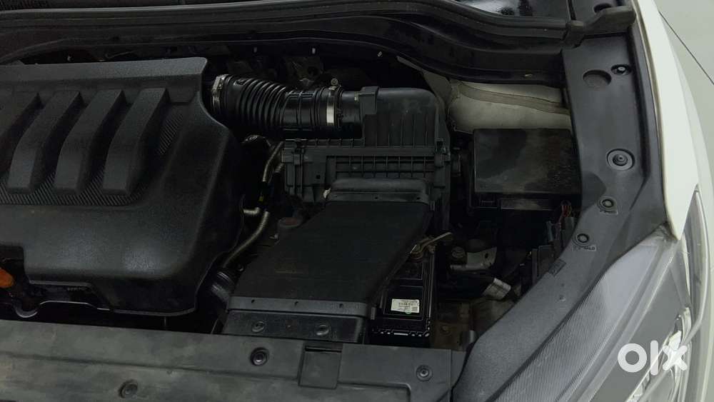 Mahindra Xuv700 2.0 Ax 5 Petrol Mt Str, 2022, Petrol