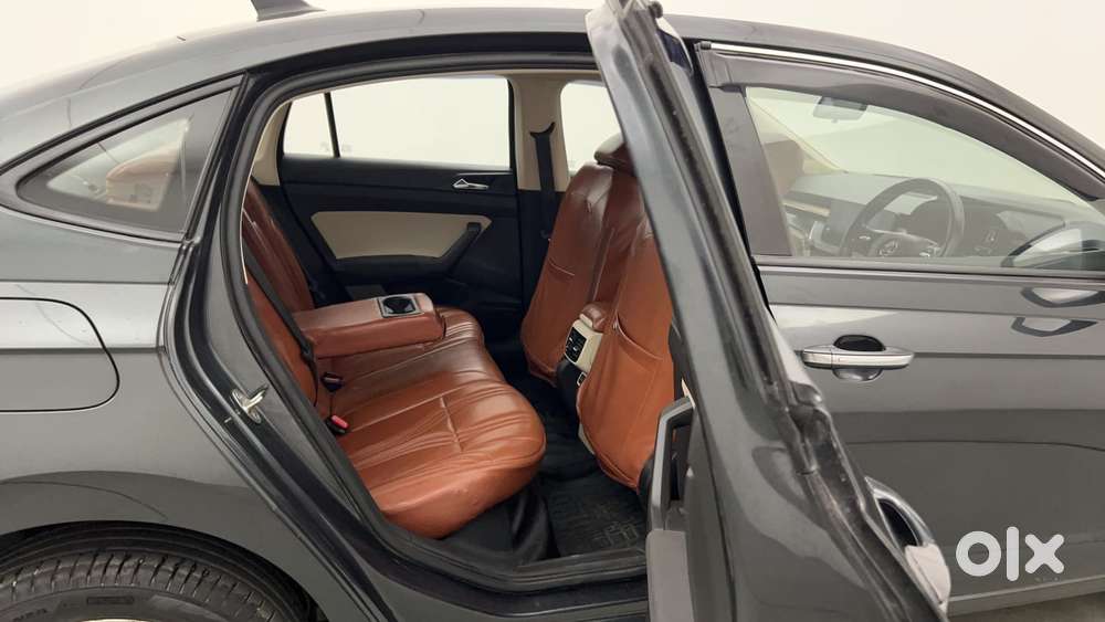 Skoda Slavia Ambition 1.0l Tsi At, 2022, Petrol