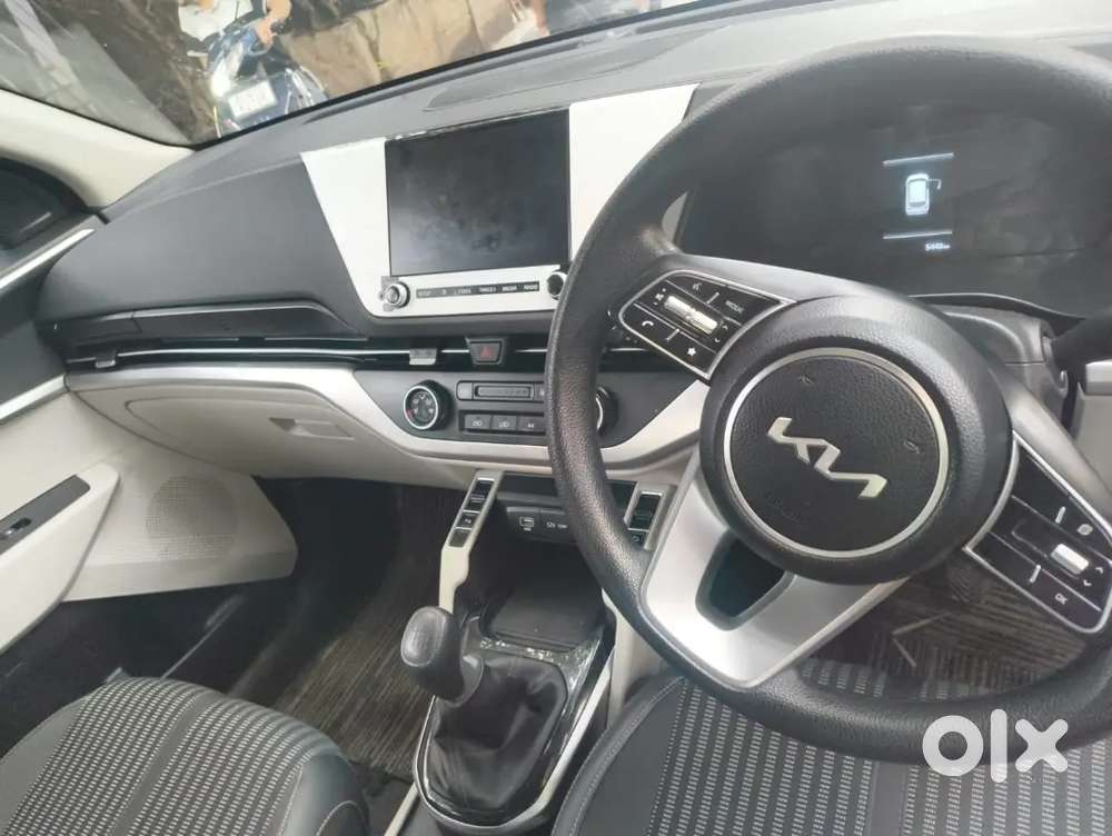 Kia Carens 2023 Petrol 7000 Km Driven