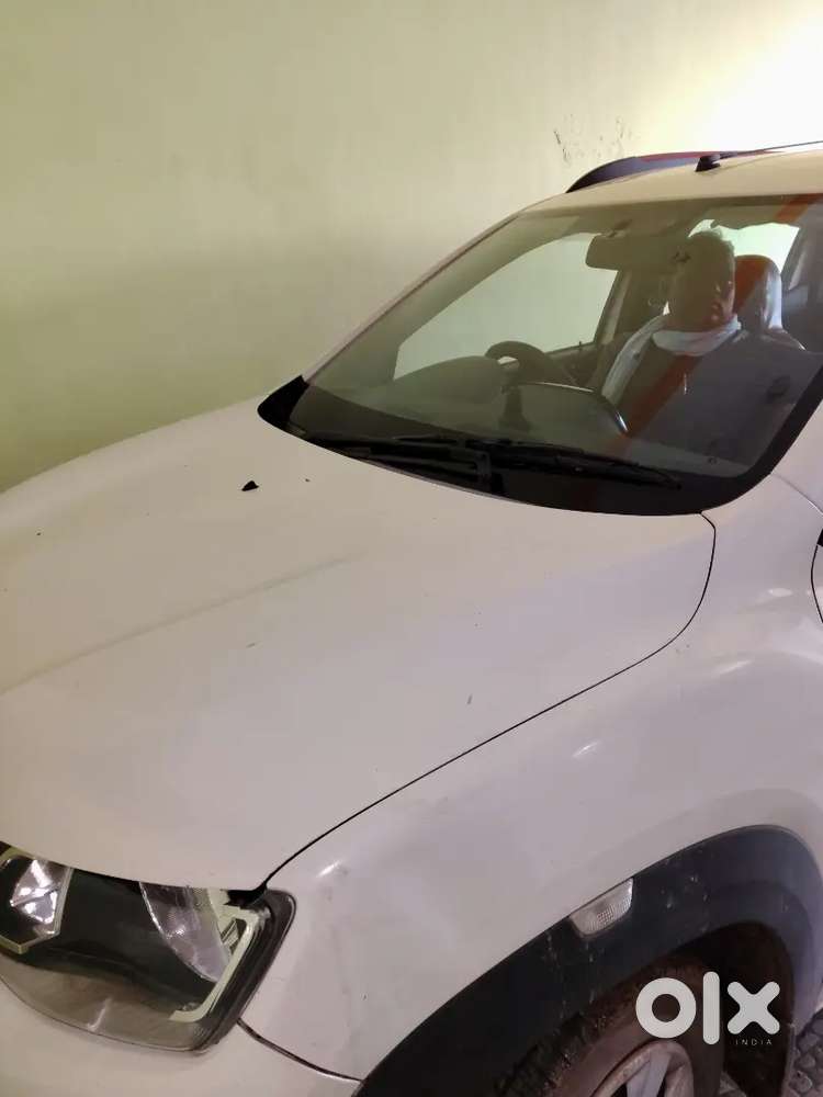 मात्र 325000