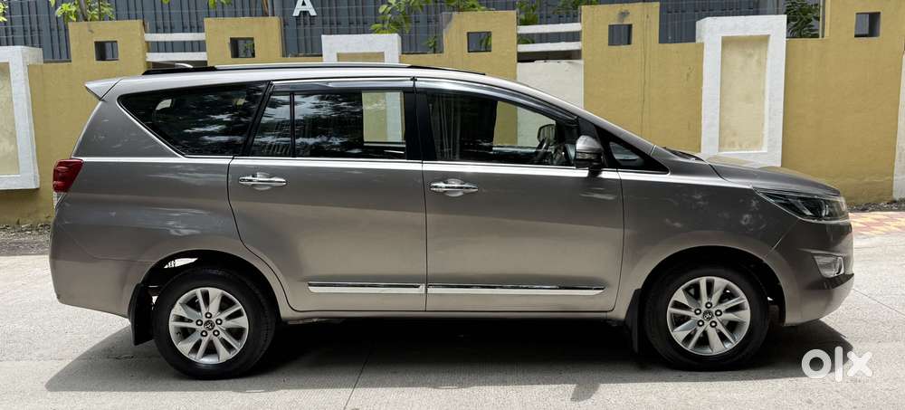 Toyota Innova Crysta 2.4 V 8 Str, 2016, Diesel