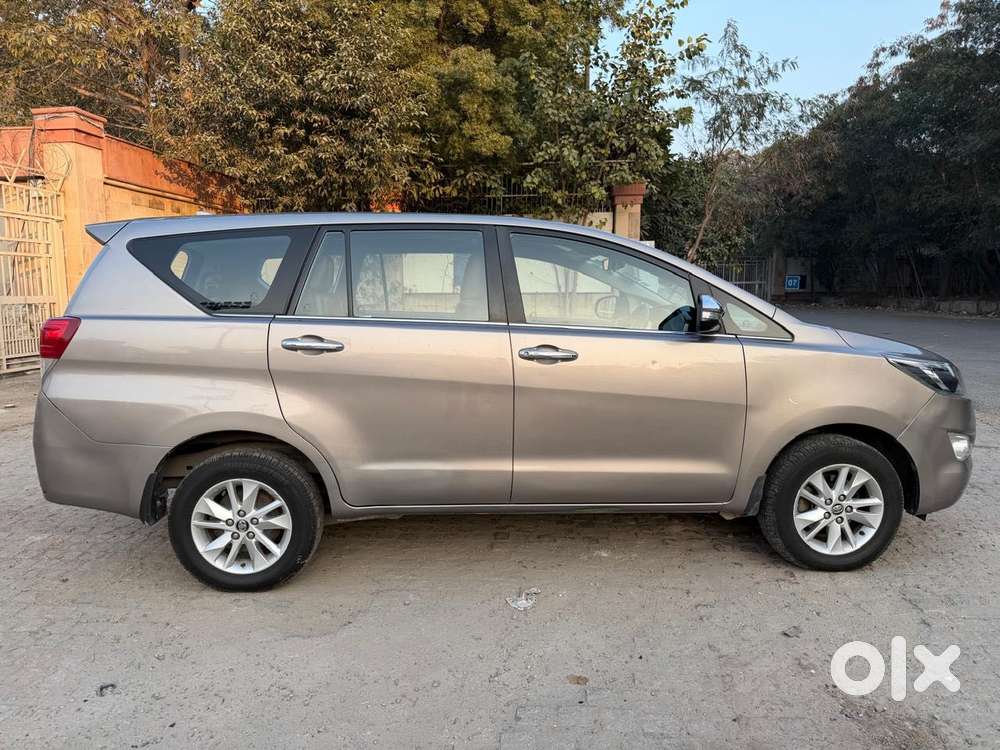 Toyota Innova Crysta 2.8 Zx At 7 Seater, 2016, Diesel