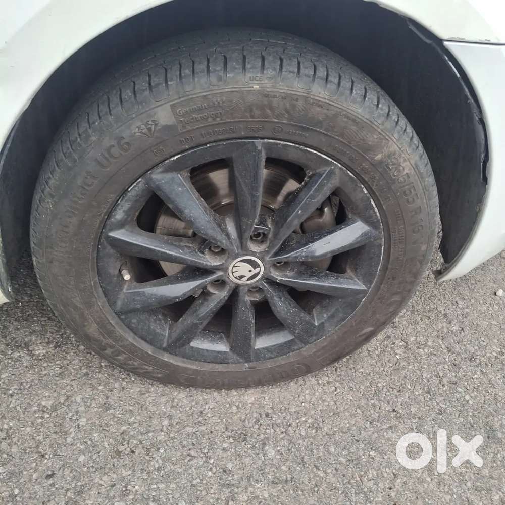 Skoda Octavia 2.0 2014 Very Good Condition Sunroof 5tyre New Alowy