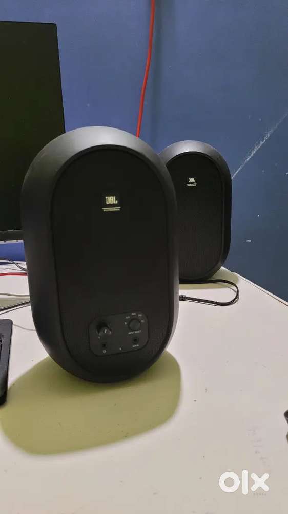 JBL 104 bt monitor speakers