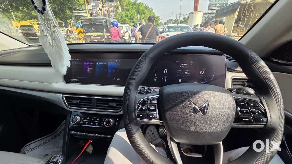 Mahindra Xuv700 2025 Diesel 30000 Km Driven