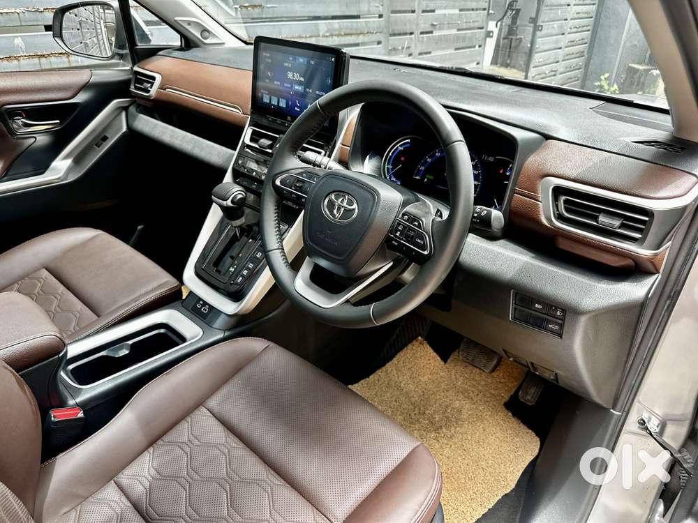 Toyota Innova Hycross 2.0 Zx (o) Hybrid 7 Str, 2025, Petrol