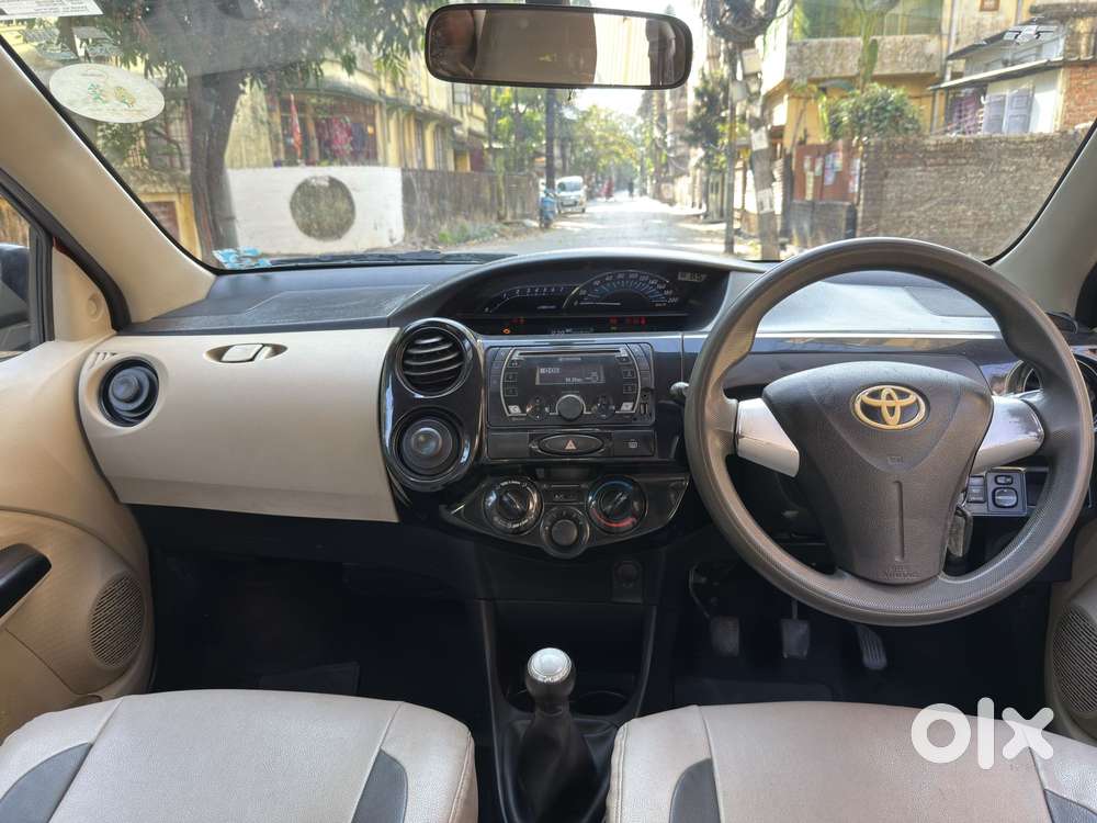 Toyota Etios Liva V Dual Tone, 2018, Petrol