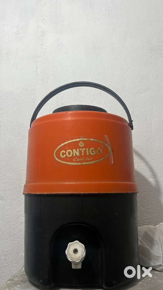 Ek plastic thermos 20L , and 20L wala blue water bottle and 1 dustbin