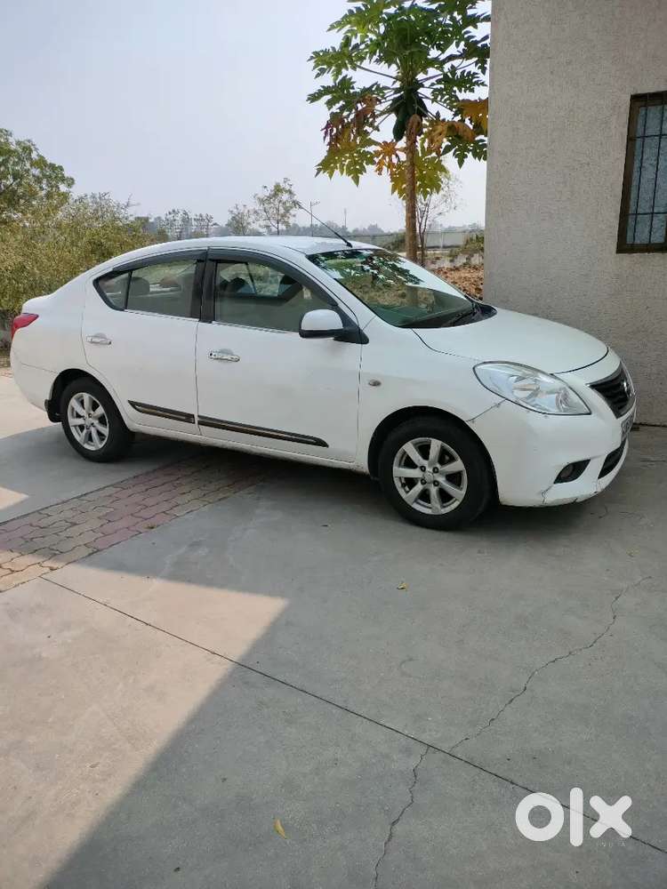 Nissan Sunny 2012