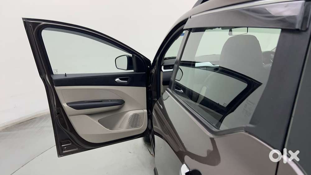 Renault Triber Rxz Easy-r Amt, 2024, Petrol