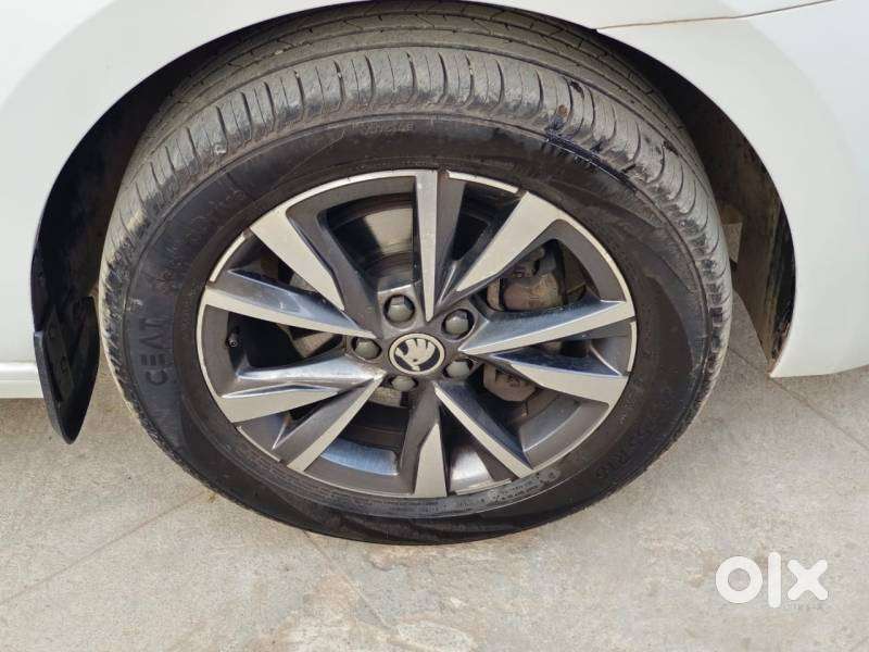 Skoda Slavia 1.0 Tsi Style At, 2023, Petrol