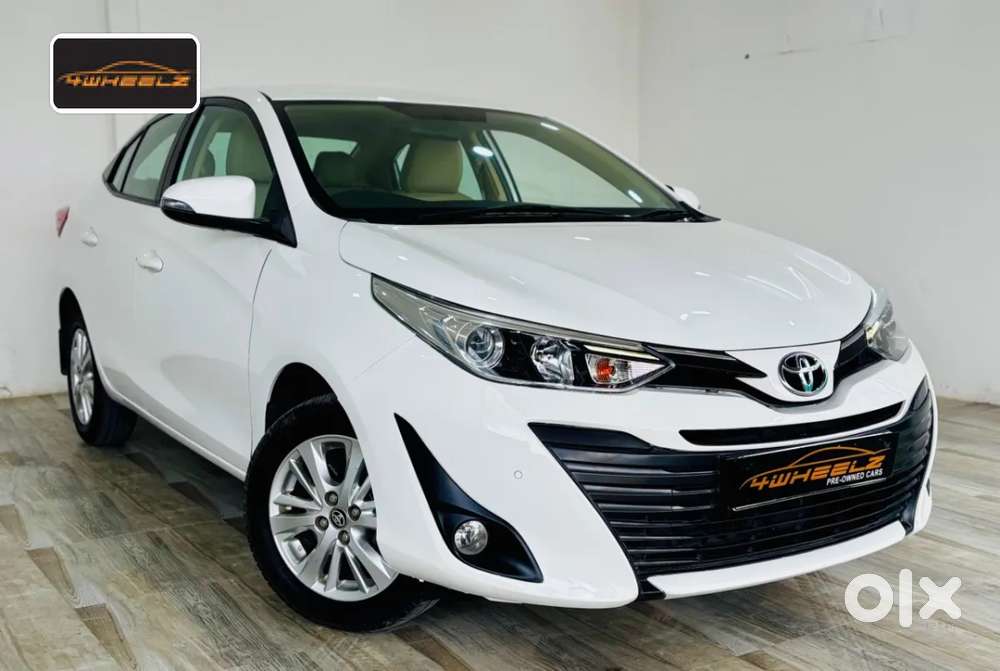 Toyota Yaris V Cvt, 2019, Petrol