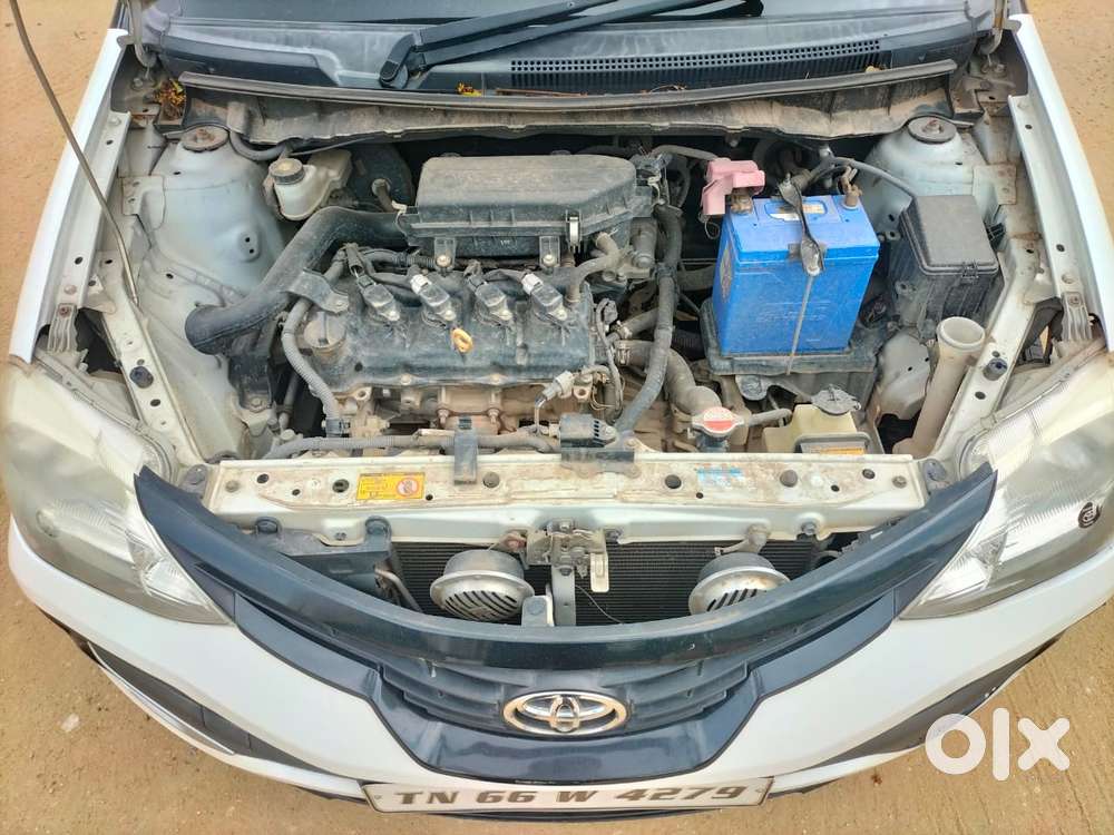 Toyota Etios Liva V Dual Tone, 2017, Petrol