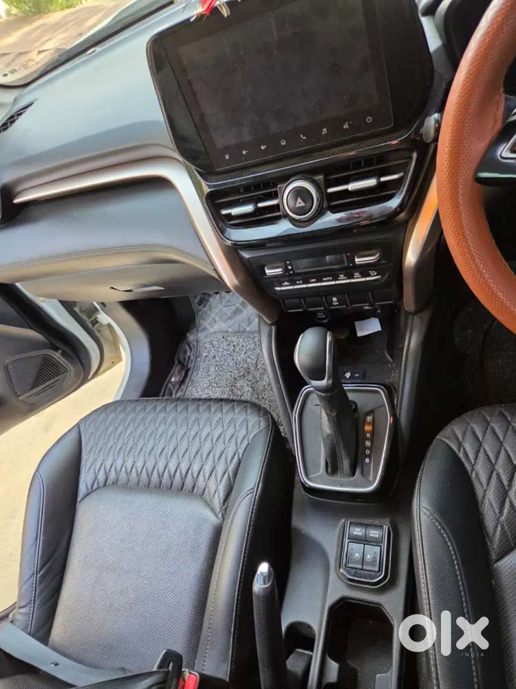 Grand Vitara Strong Hybrid, Sunroof, Top Model Very Good Condition.