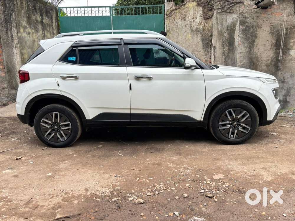 Hyundai Venue 2022 Diesel Well Maintained