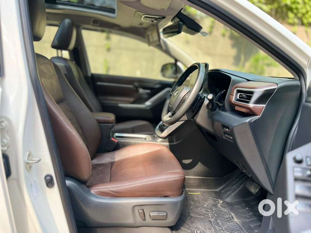 Toyota Innova Hycross 2.0 Zx (o) Hybrid 7 Str, 2024, Petrol