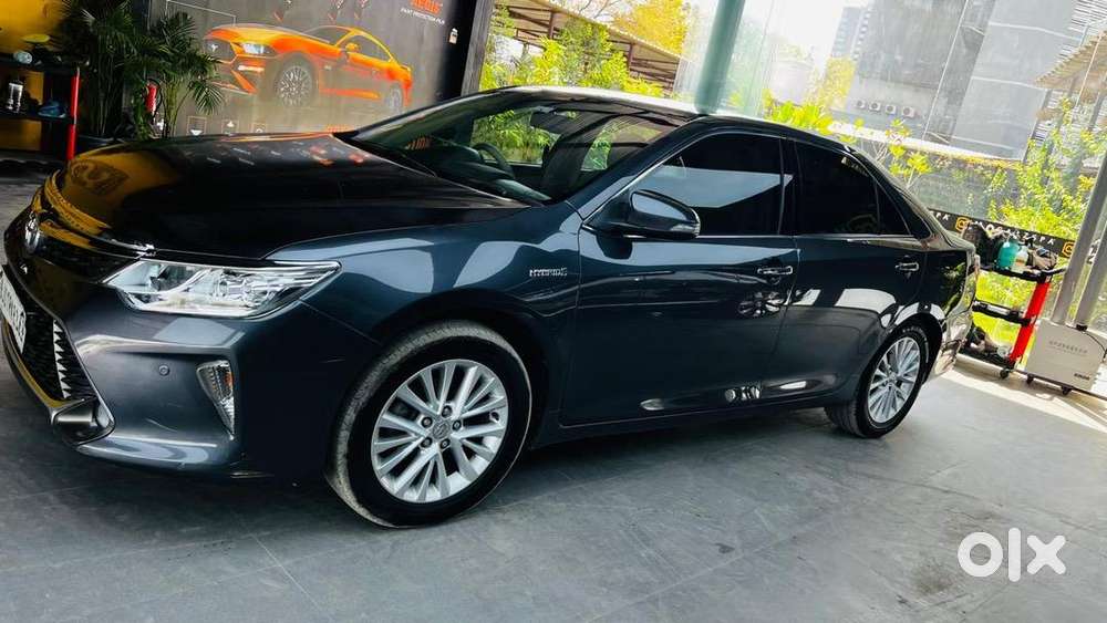 Toyota Camry Petrol Hybrid 116000 Km Driven
