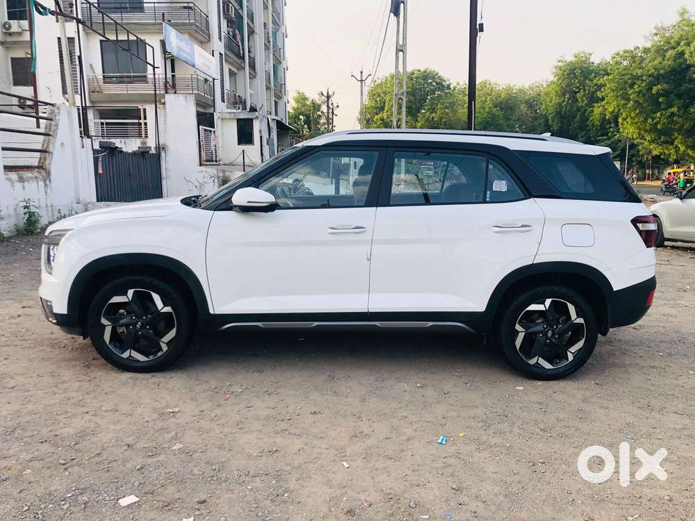 Hyundai Alcazar Platinum 7 Str 1.5 Turbo Petrol Adventure, 2023, Pet..