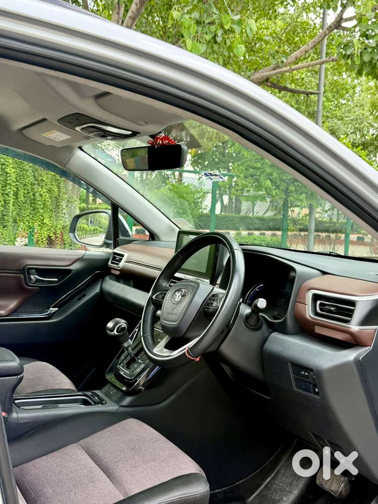 Toyota Innova Hycross 2.0 Vx Hybrid 8 Str, 2023, Cng & Hybrids