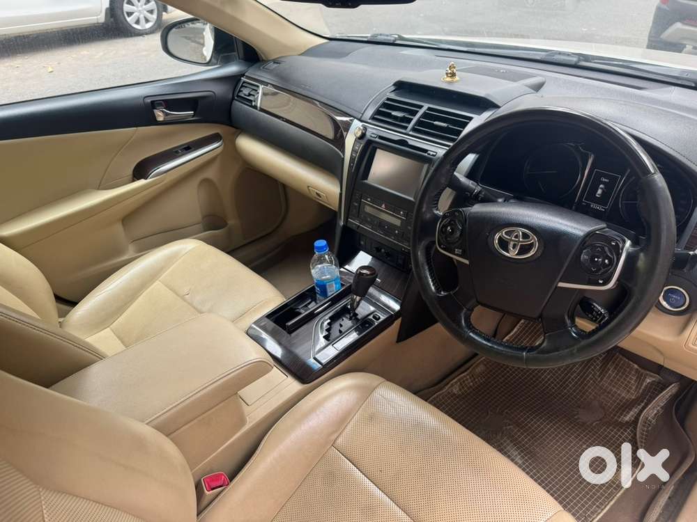 Toyota Camry 2016 Hybrid, Well Maintained