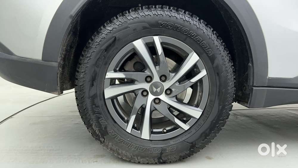 Mahindra Xuv700 2.0 Ax 5 Petrol At Str, 2022, Petrol