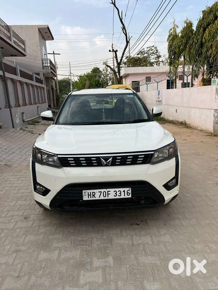 Xuv 300 W6 Amt (2023)
