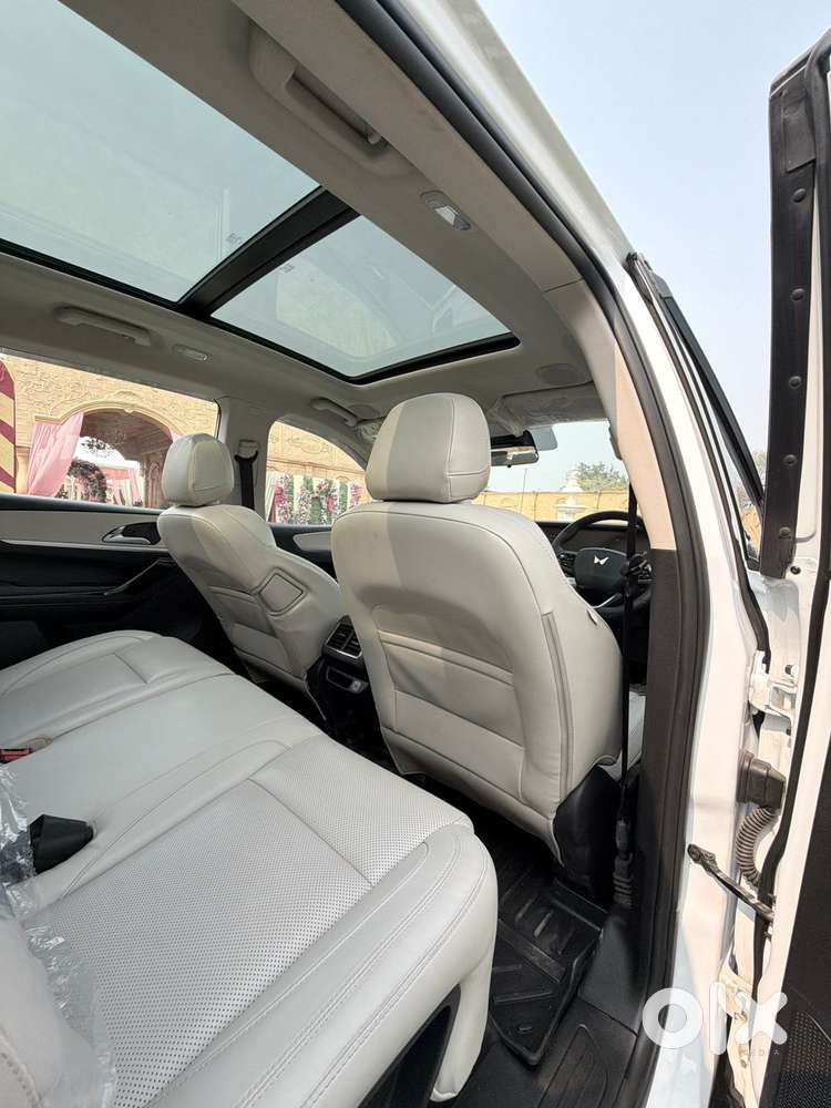 Mahindra Xuv700 2.2 Ax 7 Diesel At Luxury Pack Str Awd, 2024, Diesel