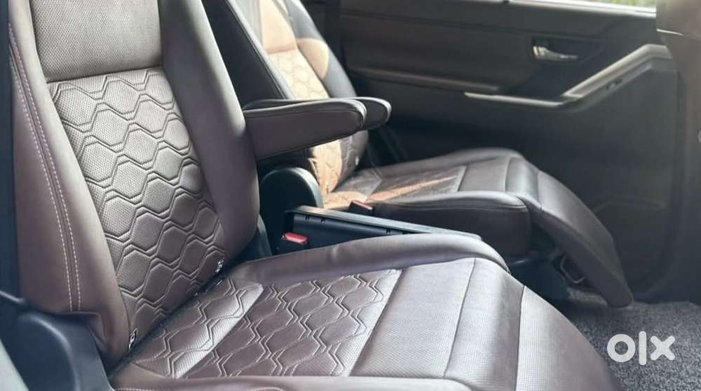 Toyota Innova Hycross 2.0 Zx (o) Hybrid 7 Str, 2025, Petrol